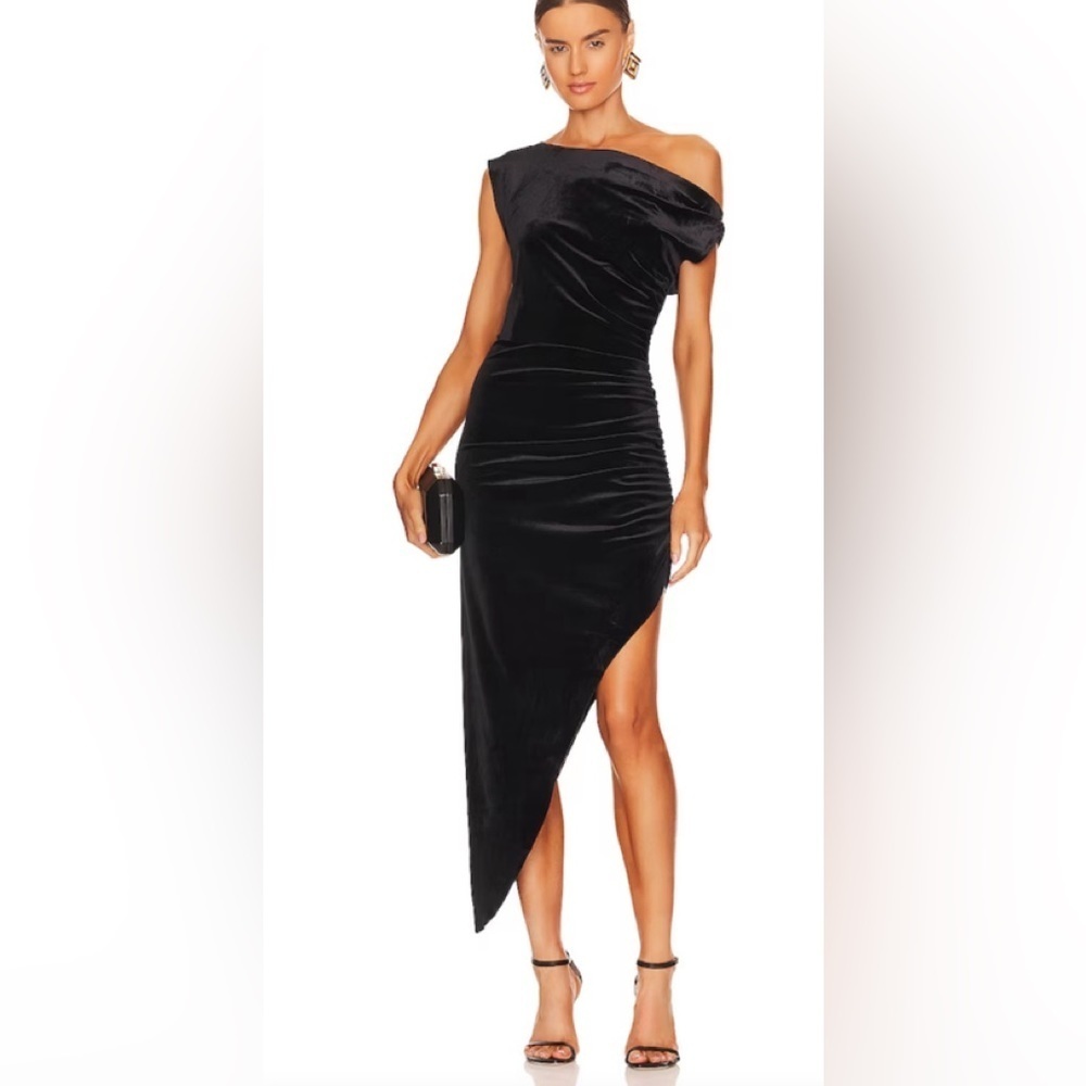 NORMA KAMALI DROP SHOULDER SIDE DRAPE GOWN
$155
